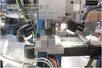 Vision sensor corrects errors in oil cap assembly_hjhb861.com